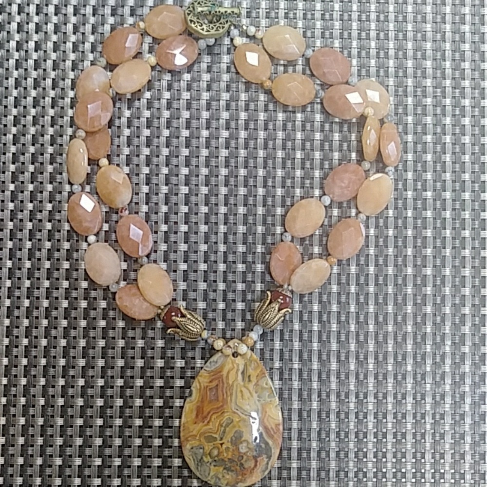 Stone well-crafted vintage necklace